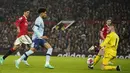 <p>Di babak kedua, pertandingan berjalan terbuka. Manchester United dan Brentford saling bergantian menyerang, tapi tak ada gol tercipta. (AP Photo/Dave Thompson)</p>