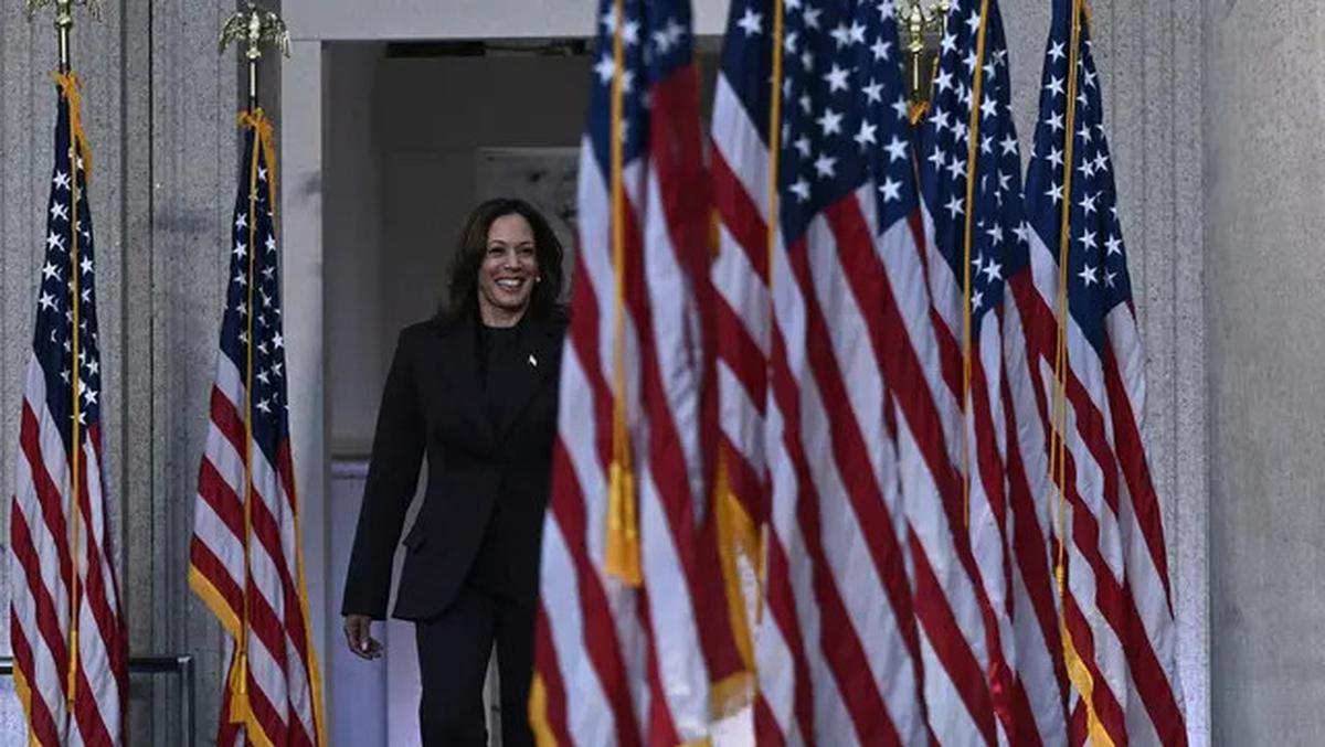 Tampil Perdana Usai Pilpres AS 2024, Kamala Harris Akui Kemenangan Donald Trump