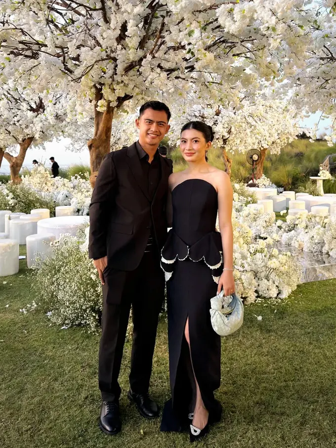 Gaya Pratama Arhan dan Inka Andestha Go Public di Pernikahan Justin Hubner, Kompak Pakai Outfit Hitam Elegan