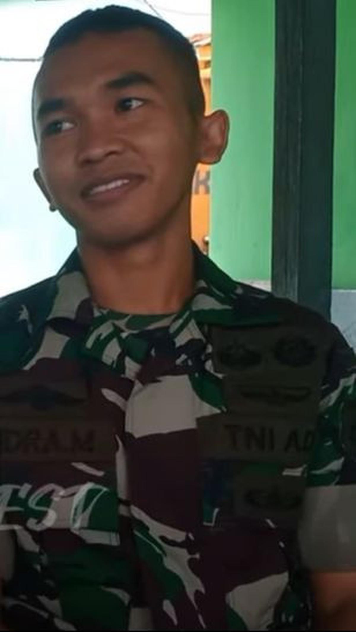 "Lulus sekolah bermain vespa terus, orangtua marah-marah tidak mau memperbaikinya dan sampai bilang masa depan mu mau jadi apa, kalau gini terus," kata Indra.<br>