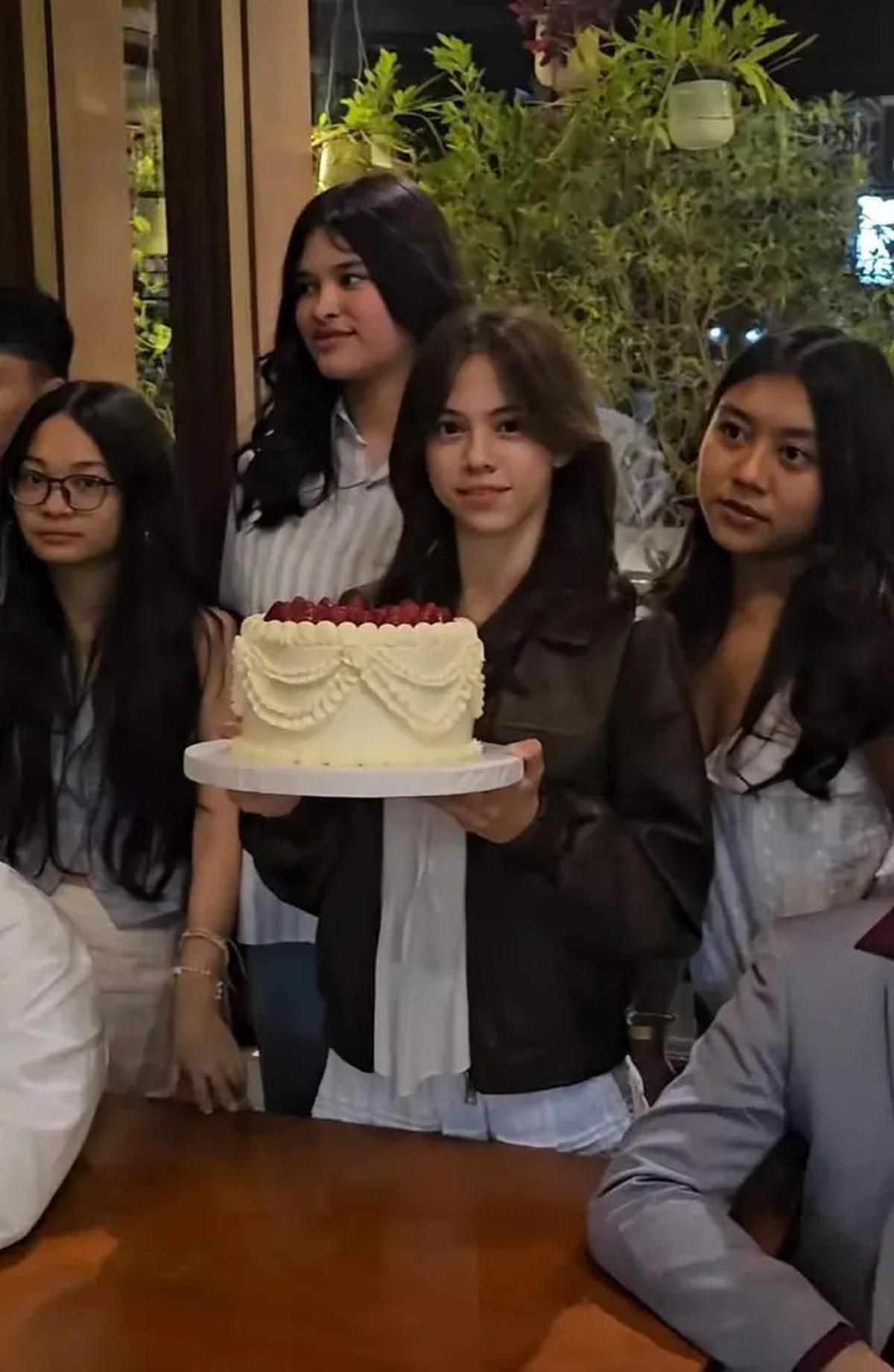 Genap 15 Tahun, Ini Potret Perayaan Ultah London Abigail Anak Wulan Gurito yang Dihadiri Keluarga dan Sahabat