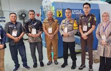 Kapolres & Ketua KPU Kampar Tinjau Proses Pencetakan Surat Suara Pilbup Kampar 2024