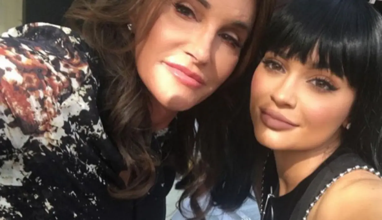 Hal itu membuat Caitlyn Jenner marah karena ia sudah tak lagi bagian dari reality show tersebut. (celebsnow.co.uk)