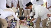 Sekjen Partai Gerindra Ahmad Muzani berziarah ke makam Ketua Umum Pertama Partai Gerindra, Prof Suhardi di Yogyakarta. (Ist)