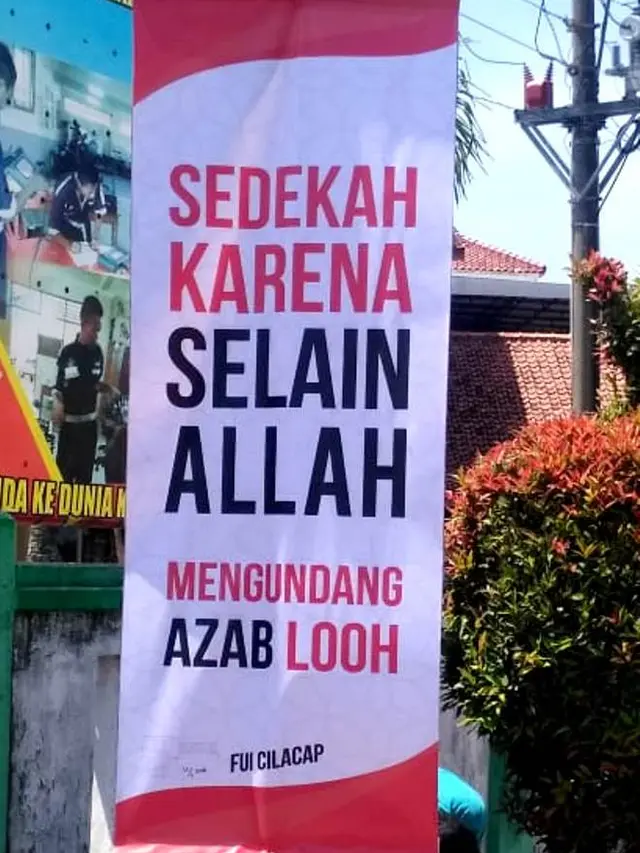 Banner atau spanduk bernada provokatif muncul di Cilacap jelang sedekah laut Cilacap. (Foto: Liputan6.com/Taufik H untuk Muhamad Ridlo)