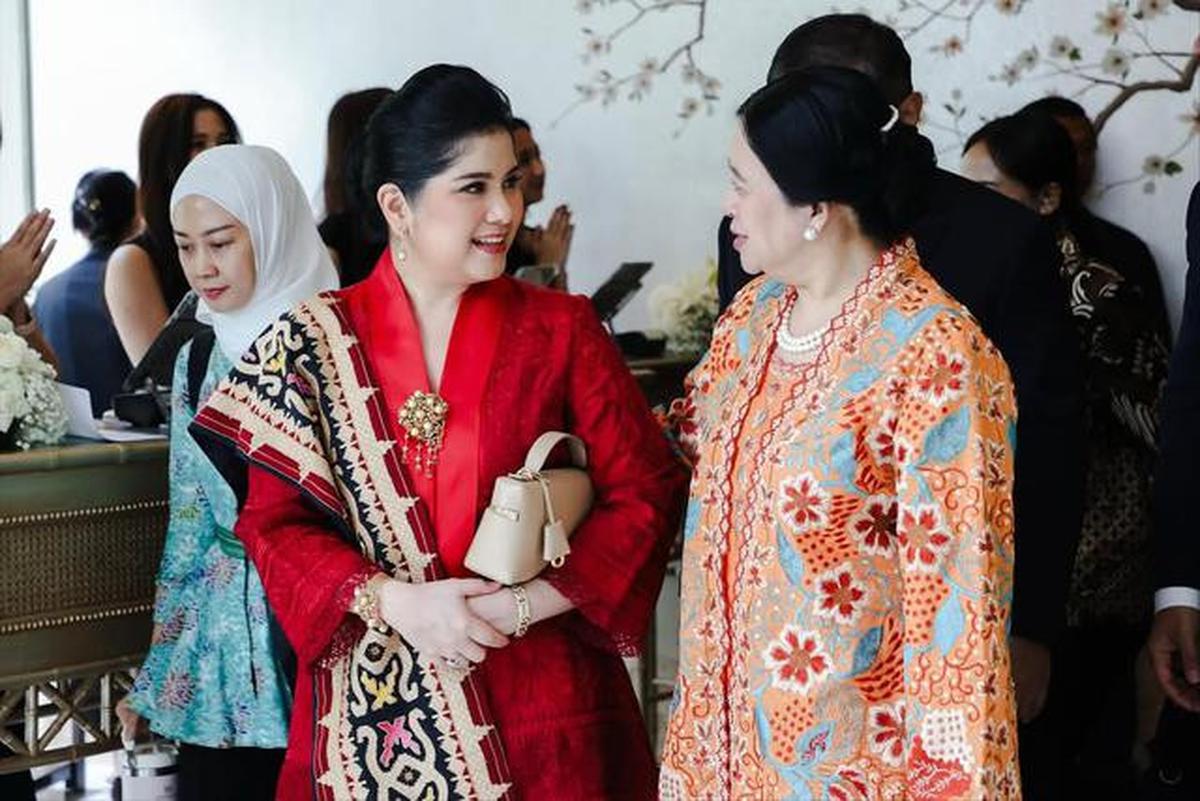 6 Potret Terbaru Annisa Pohan dengan Busana Longgar, Elegan dan Penuh Wibawa