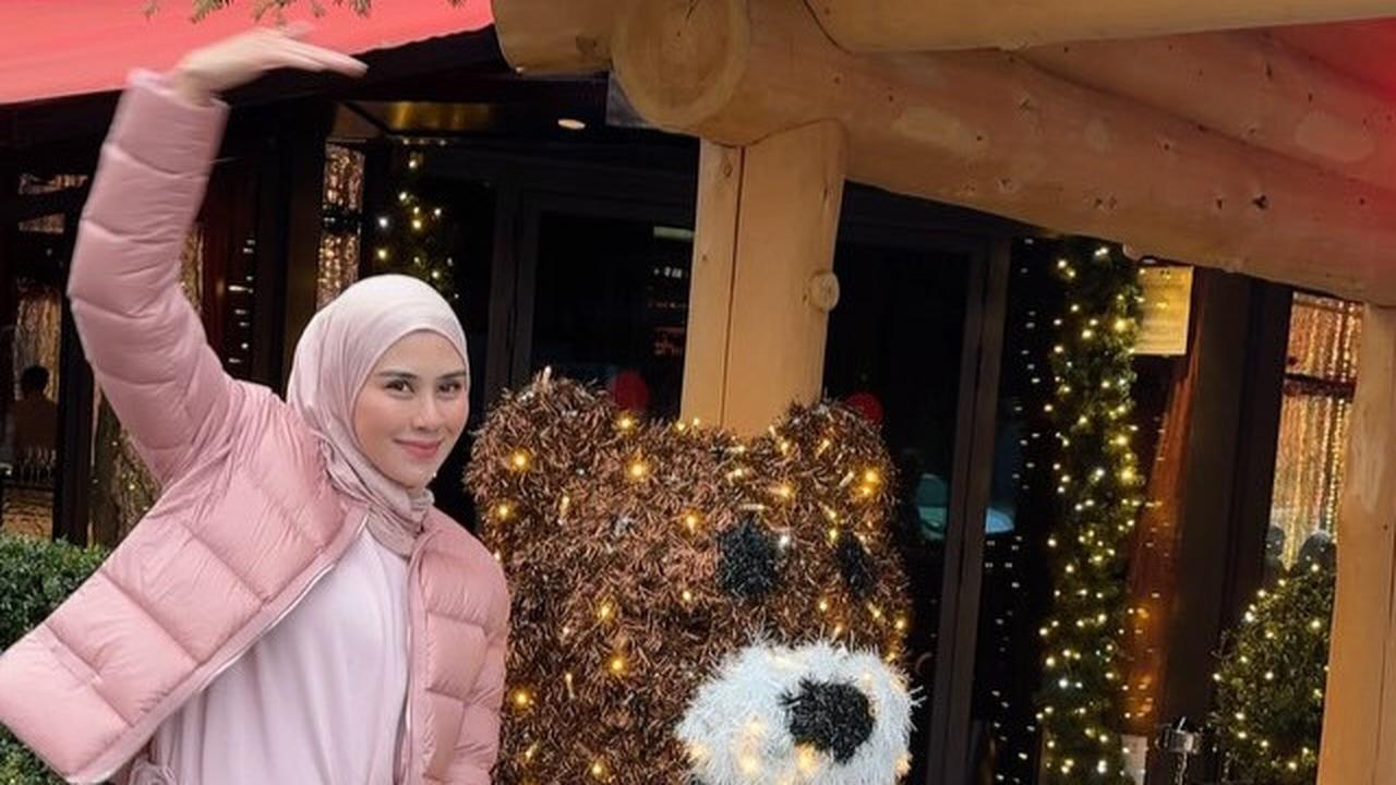 Stunning! Potret Syahnaz Sadiqah Liburan Bareng Amy Qanita ke Paris, Selalu Tampil Berkelas dan Elegan Abis