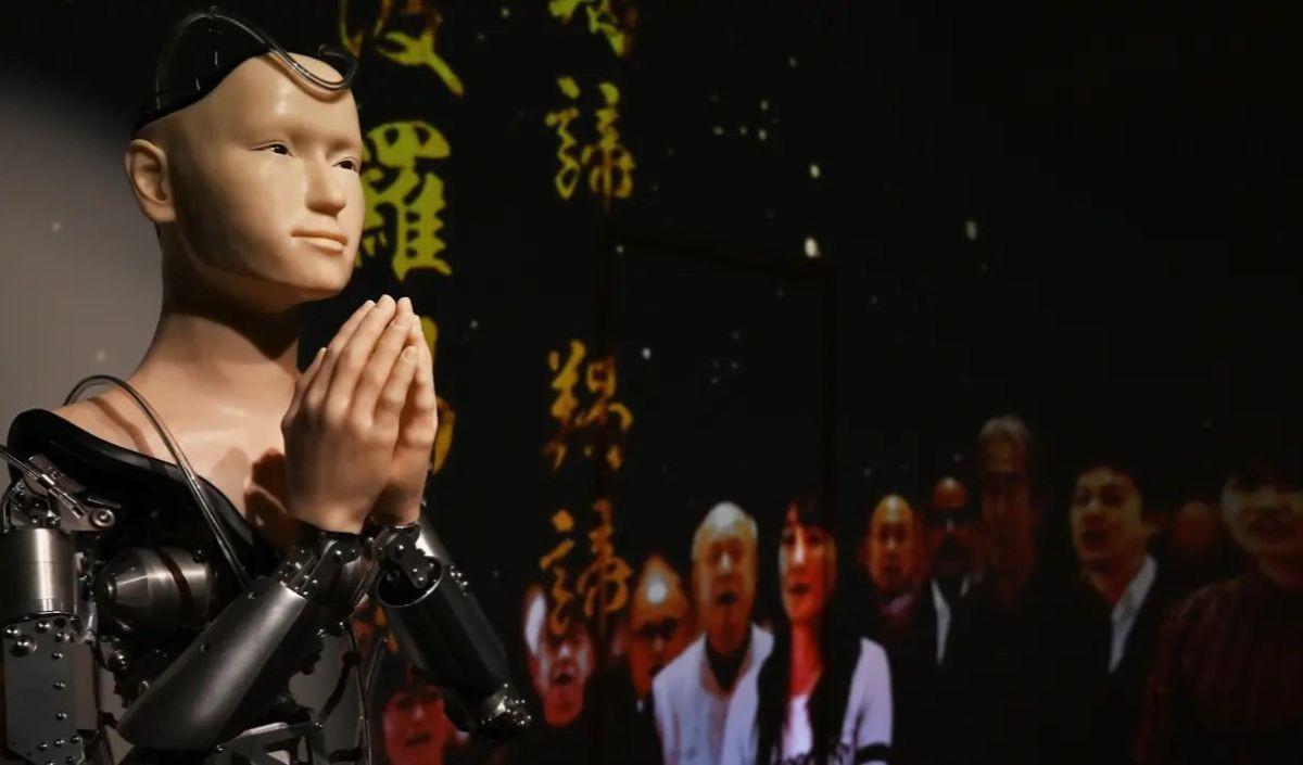 Hal senada juga diungkapkan oleh Hershael York, pendeta dan professor teologi dari Kentucky menyebut ada sesuatu yang hilang ketika sebuah doa dipanjatkan oleh robot AI.