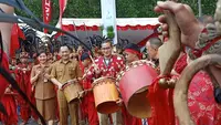 Menparekraf Sandiaga Uno membuka Tomohon International Flower Festival 2023. (Liputan6.com/Dinny Mutiah)