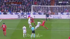 Berita video momen salah satu gol indah James Rodriguez untuk Real Madrid pada musim 2016-2017. This video presented by BallBall.