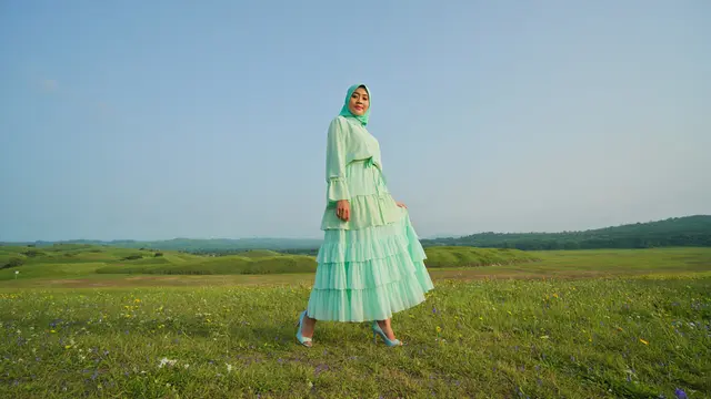 Model Gamis Simple Tapi Mewah/via AI