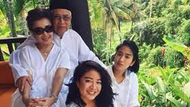 Potret Chef Renatta dan keluarga (Sumber: Biografiku.com)
