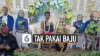 Pengantin pria tidak memakai baju dan badannya penuh perban saat di pelaminan.