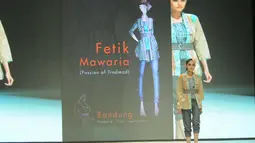 Indonesia Fashion Week (IFW) 2014 kembali menggelar  penampilkan rancangan anak muda kebaya modern dan dinamis dalam Lomba Rancang Kebaya 2014 Majalah Kartini di Jakarta Convention Center, Jakarta, Sabtu (22/2/2014) (Liputan6.com/Rini Suhartini).