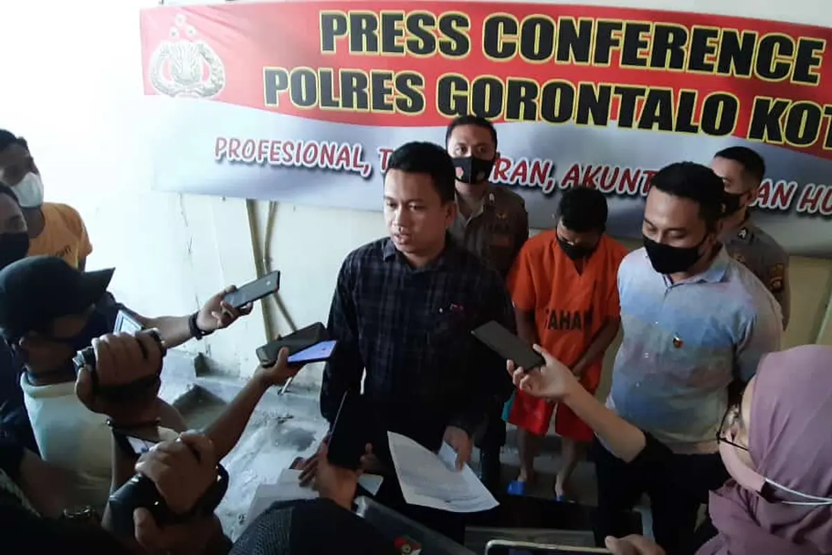 Kasat Reskrim AKP. La Ode Arwansyah saat mengelar press rilis kasus tersebut (Arfandi Ibrahim/Liputan6.com)