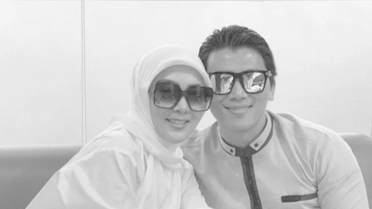 Syahrini dan Reino Barack