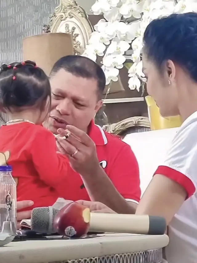 Potret kebersamaan Ameena dengan Kris Dayanti dan Raul Lemos, sumber Instagram: @seri_nur_halimah