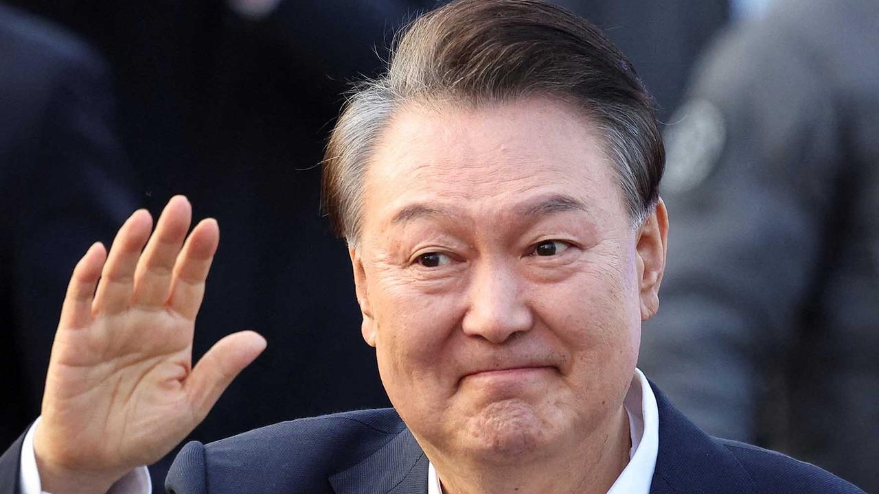 FOTO: Presiden Korsel Yoon Suk Yeol Dibebaskan Usai 52 Hari Ditahan