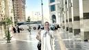 Tak sedikit warganet yang mendoakan agar Yuni Shara konsisten mengenakan hijab meski telah menyelesaikan Umrah. "Masyaallah mbk yuni cntk bgt, pakai hijap tros ya mbk,"kata warganet. (Foto: Instagram/ yunishara36)
