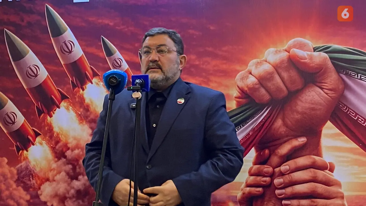Duta Besar Iran untuk Indonesia Mohammad Boroujerdi menyebut bahwa Iran langsung mengaktifkan mekanisme konstitusi darurat menyusul tewasnya Pemimpin Tertinggi Ayatullah Ali Khamenei. (Dok. Liputan6.com/Teddy Tri Setio Berty)