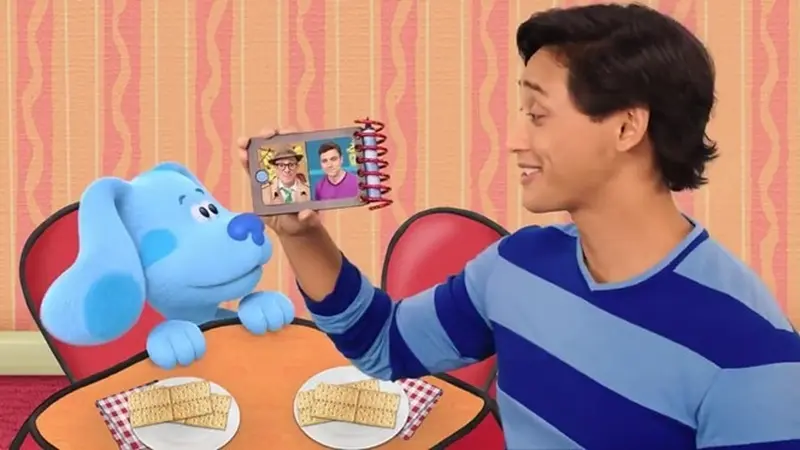 Jadi Steve Versi Terbaru Blue's Clues, Ini 6 Potret Tampannya Josh Dela Cruz