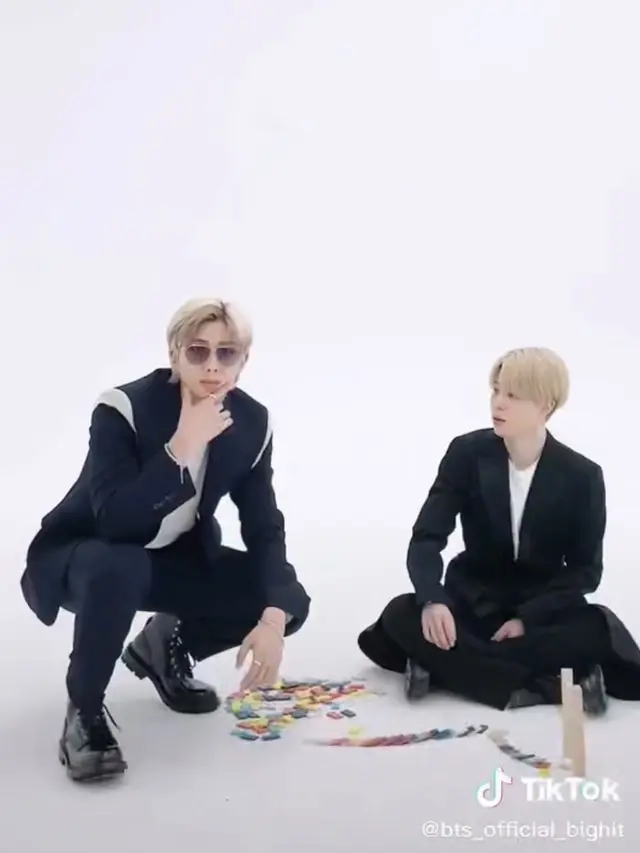 Intip Gaya Keren BTS dalam Interview Billboard, Pakai Outfit Total Rp 270 juta