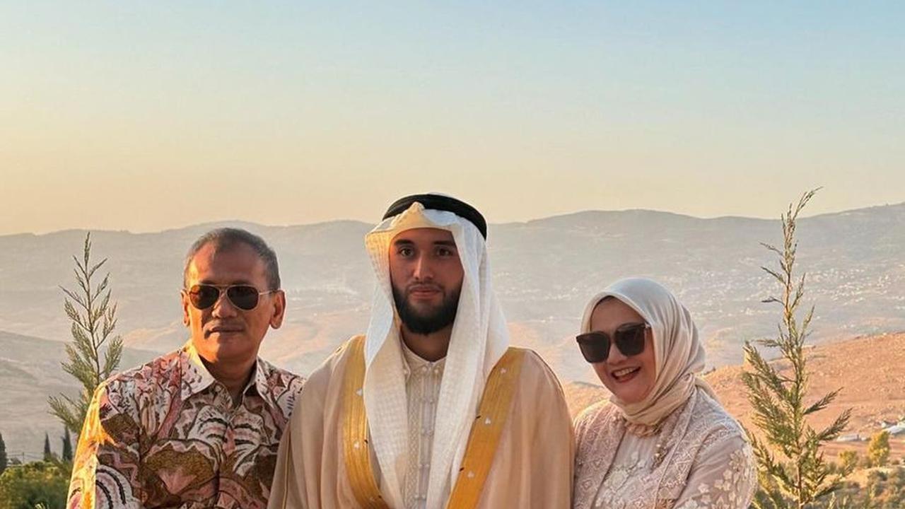 7 Potret Sabda Ahessa Mantan Pacar Wulan Guritno Menikah di Yordania, Akad Nikah Digelar Kala Senja - Tampil Gagah Bak Pangeran Arab