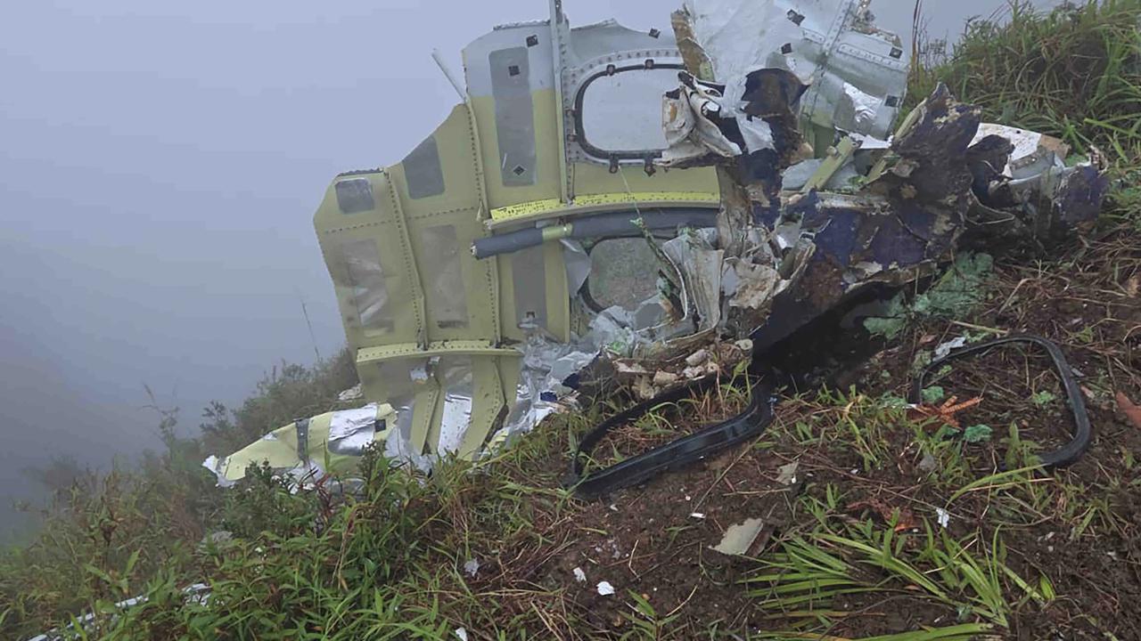 FOTO: Serpihan Besar Pesawat ATR 42-500 Ditemukan di Gunung Bulusaraung