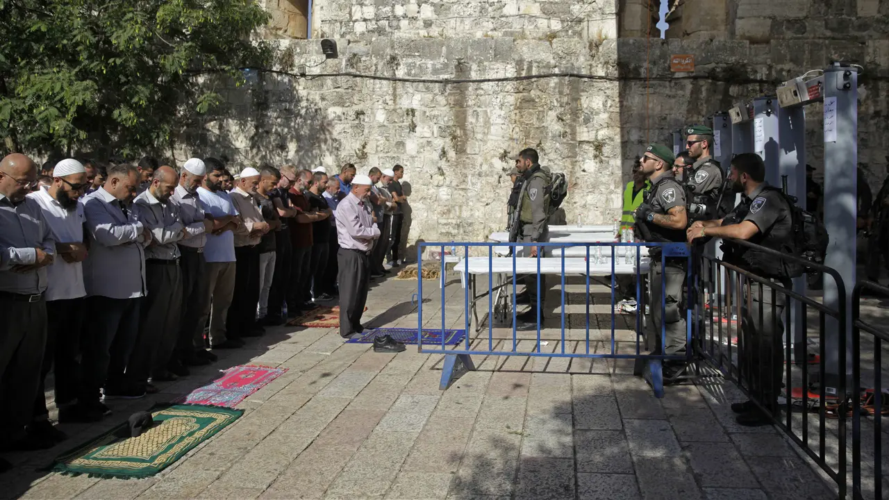 Usai Tragedi Penembakan Polisi, Masjid Al-Aqsa Kembali Dibuka