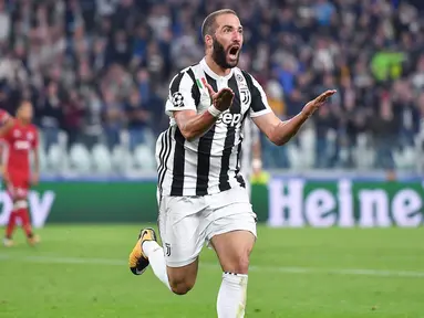 Pemain Juventus, Gonzalo Higuain merayakan golnya saat melawan Olympiakos pada laga grup D Liga Champions di Allianz stadium, Turin, (27/9/2017). Juventus menang 2-0. (Alessandro Di Marco/ANSA via AP)