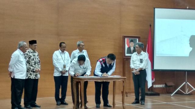 Penandatanganan kontrak Kegiatan Renovasi Masjid Istiqlal di Gedung Kementerian PUPR, Kamis (16/5/2019). Liputan6.com