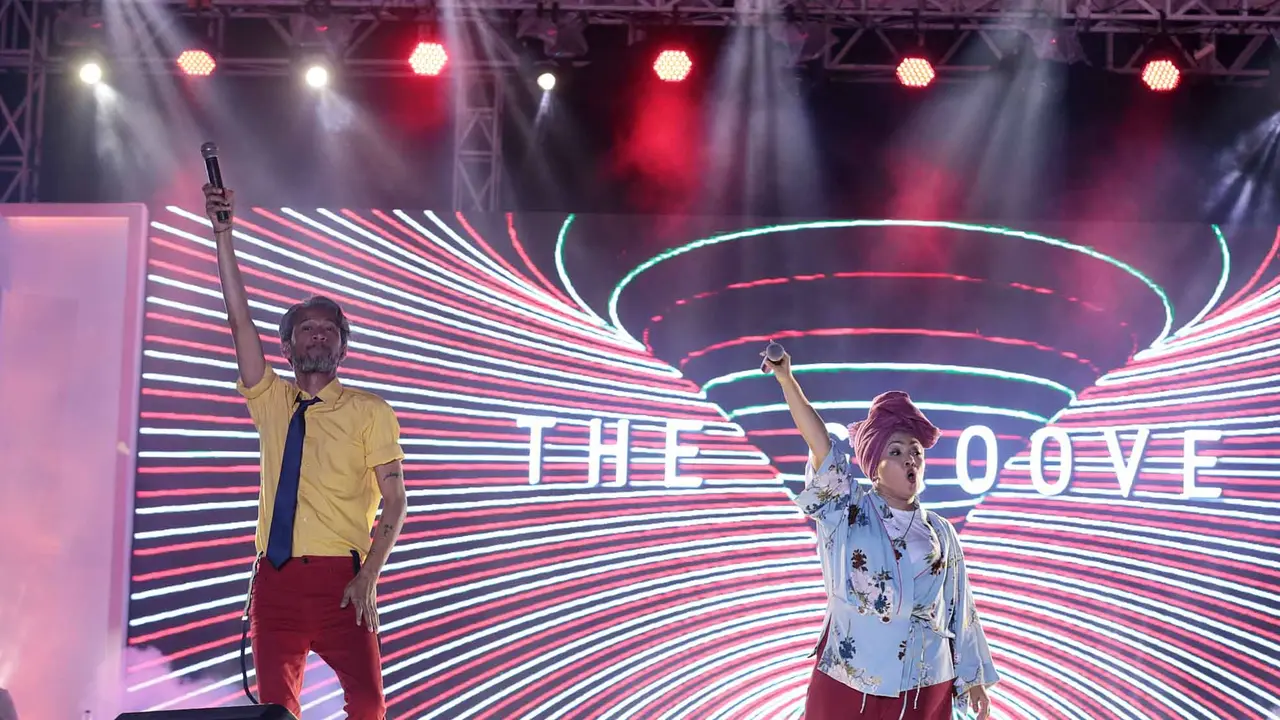[Bintang] The Groove Tampil Enerjik di Meikarta Music Festival 