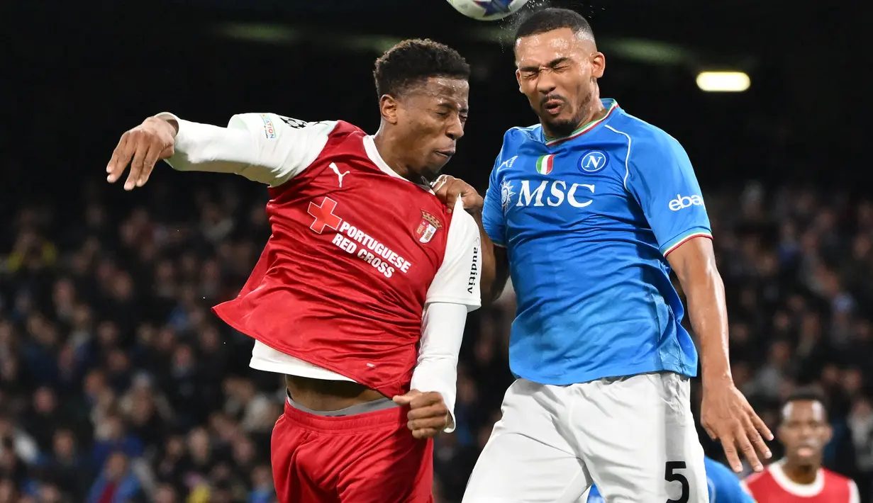 Napoli sukses menggasak Braga dengan skor 2-0. (Alberto PIZZOLI / AFP)