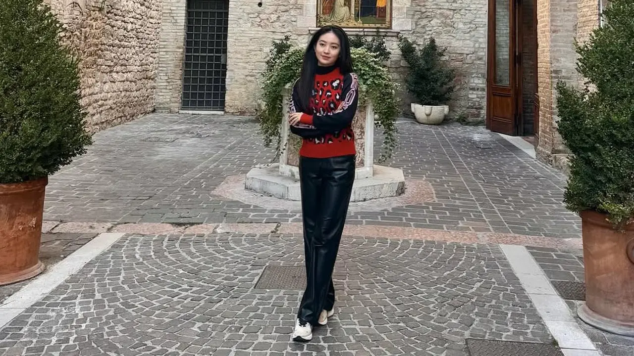 Tampilan Natasha Wilona Saat Liburan ke Italia
