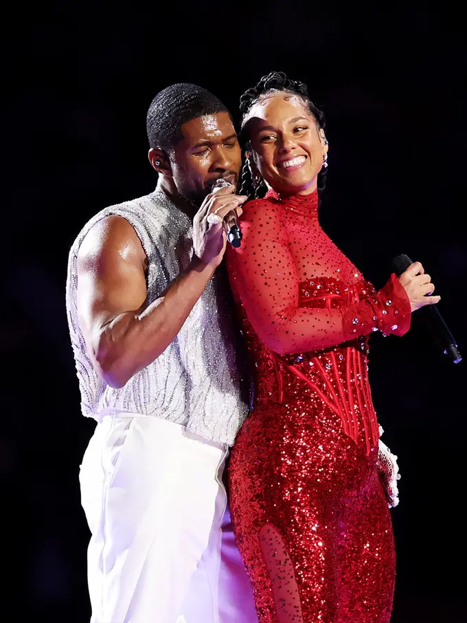 Gaya Duet Maut Alicia Keys dan Usher Gebrak Super Bowl, Tampil Bersinar dengan Outfit Bertabur Ribuan Kristal
