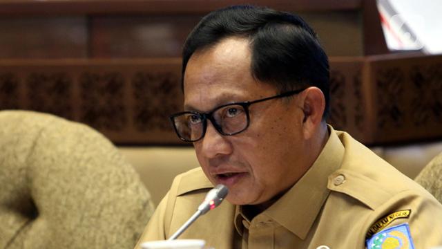 Menteri Tito Rapat Kerja dengan Komisi II DPR