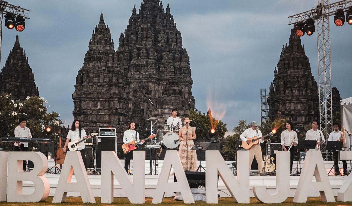 <b>5. Candi Prambanan</b>