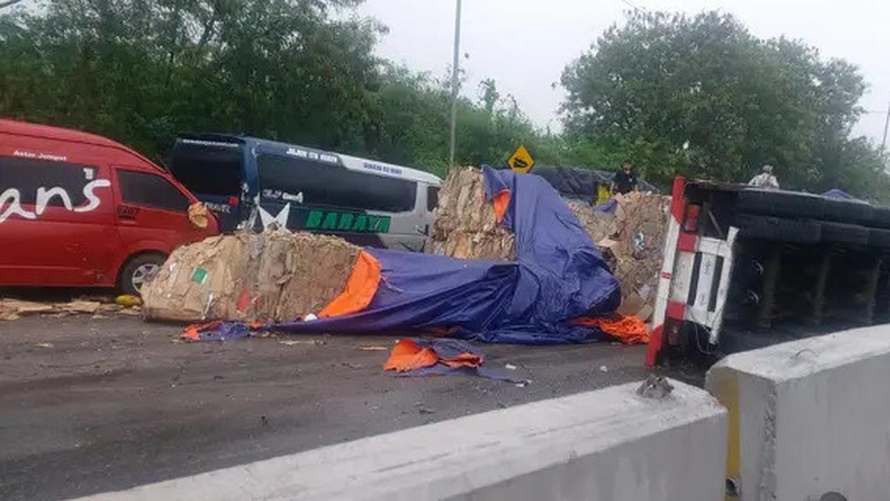 VIDEO: Dramatis Detik-Detik Evakuasi Kecelakaan Maut Beruntun di Tol Cipularang, 1 Orang Tewas