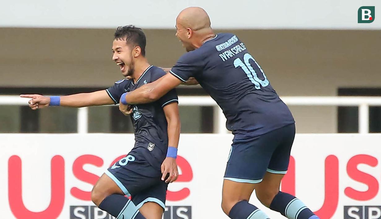 Gol tunggal Gian Zola mengantarkan Persela Lamongan memetik poin penuh atas Persiraja Banda Aceh dalam laga pekan ke-5 BRI Liga 2021/2022 di Stadion pakansari, Bogor, Selasa (28/9/2021). Persela sementara menempati posisi 9 sedangkan Persiraja di posisi juru kunci. (Bola.com/ M Iqbal Ichsan)