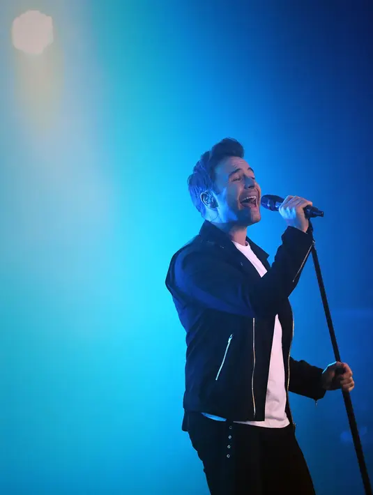 Mantan personel Westlife ini juga memberikan persembahan lagu-lagu dari dua album solonya, di antaranya adalah Everything to Me, Me and the Moon, About You dan Knee Deep in My Heart. (Bambang E. Ros/Bintang.com)