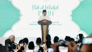 Presiden Terpilih Periode 2024-2029 Prabowo Subianto mengaku terus mempersiapkan diri jelang pelantikan pada Oktober 2024 mendatang. Hal itu disampaikan dalam sambutannya di acara Halalbihalal Pengurus Besar Nahdlatul Ulama (PBNU) di kantor PBNU, Jakarta, Minggu (28/4/2024). (Tim Media Prabowo Subianto)