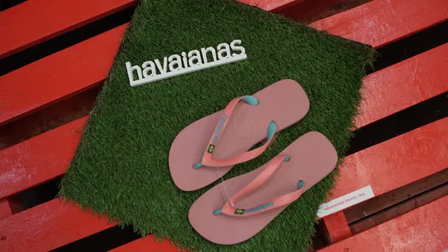 Karakter Kartun Lucu dalam Koleksi Sandal Musim Panas