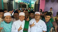 Calon Wakil Gubernur Jawa Barat Uu Ruzhanul Ulum ditengah upaya menyerap aspirasi masyarakat Kabupaten Majalengka Jawa Barat. Foto (Liputan6.com / Panji Prayitno)