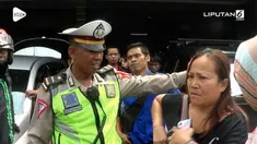 Diduga karena tak terima ditilang dan mendapat perlakuan tak menyenangkan, seorang ojek online dan ibunya tega memaki polisi dengan kata kasar.