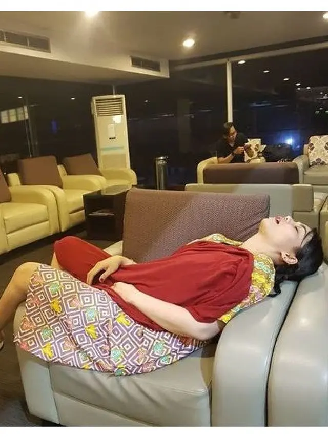 Potret Seleb Saat Tidur Mangap, Tetap Cantik dan Mempesona