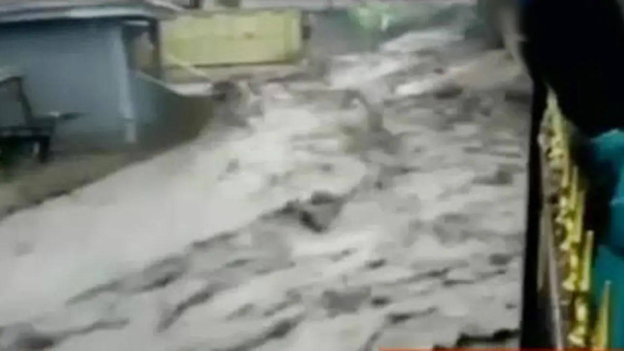  Banjir Terjang Jawa Timur 