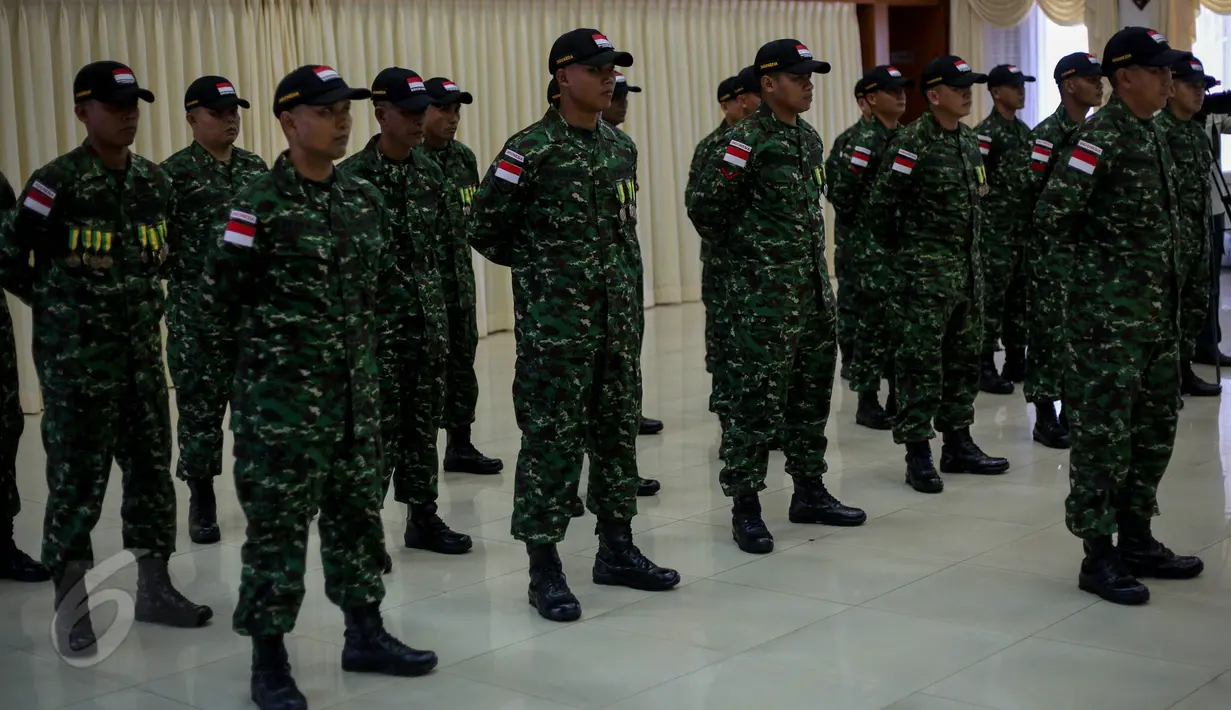 Kontingen Petembak TNI AD saat mengikuti upacara penyambutan di Gedung Serbaguna Mabesad, Jakarta, Jumat (29/5/2015). Kontingen petembak TNI AD meraih 30 medali emas di Australia Army Skill at Arms Meeting (AASAM) 2015. (Liputan6.com/Faizal Fanani)