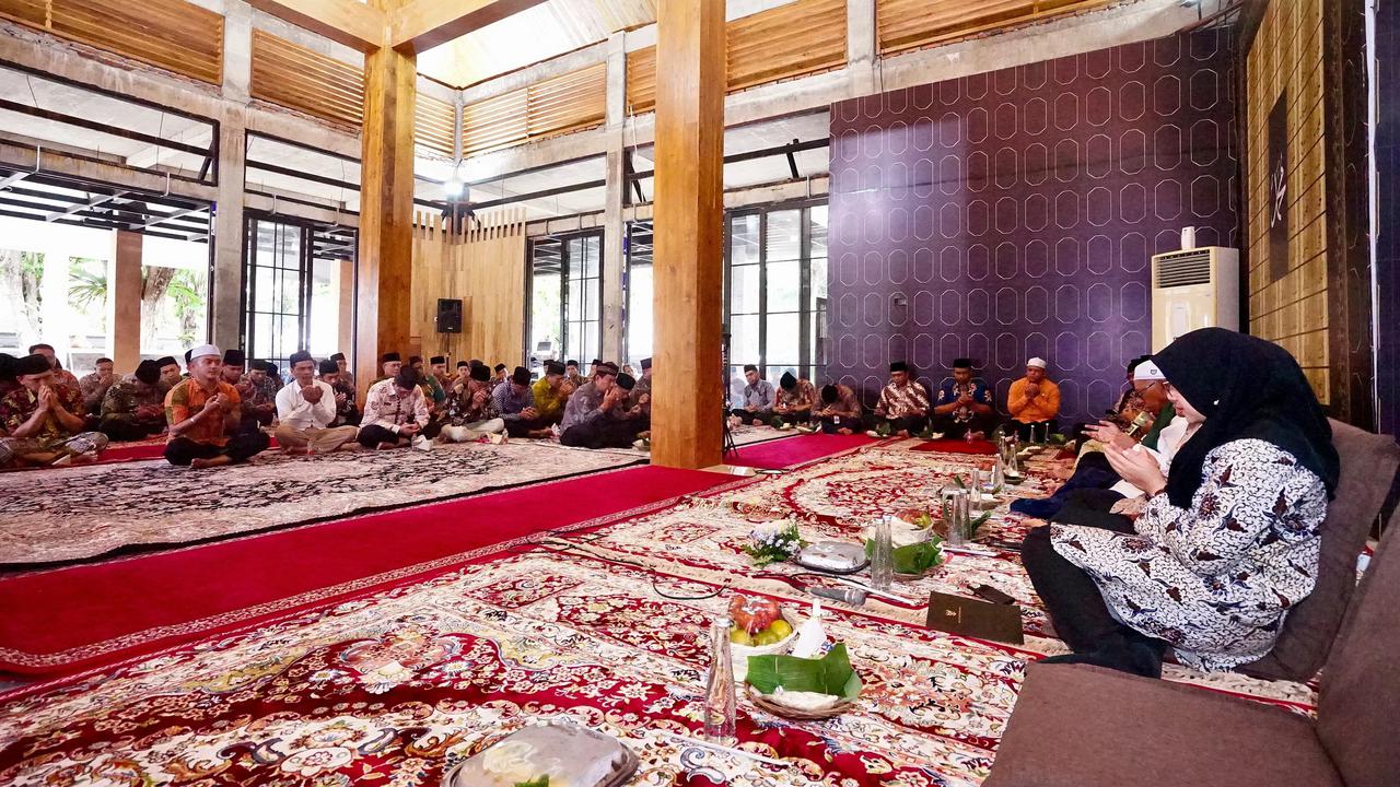 Peringati 10 Muharram, Bupati Ipuk Gelar Doa Bersama dan Santunan Anak Yatim