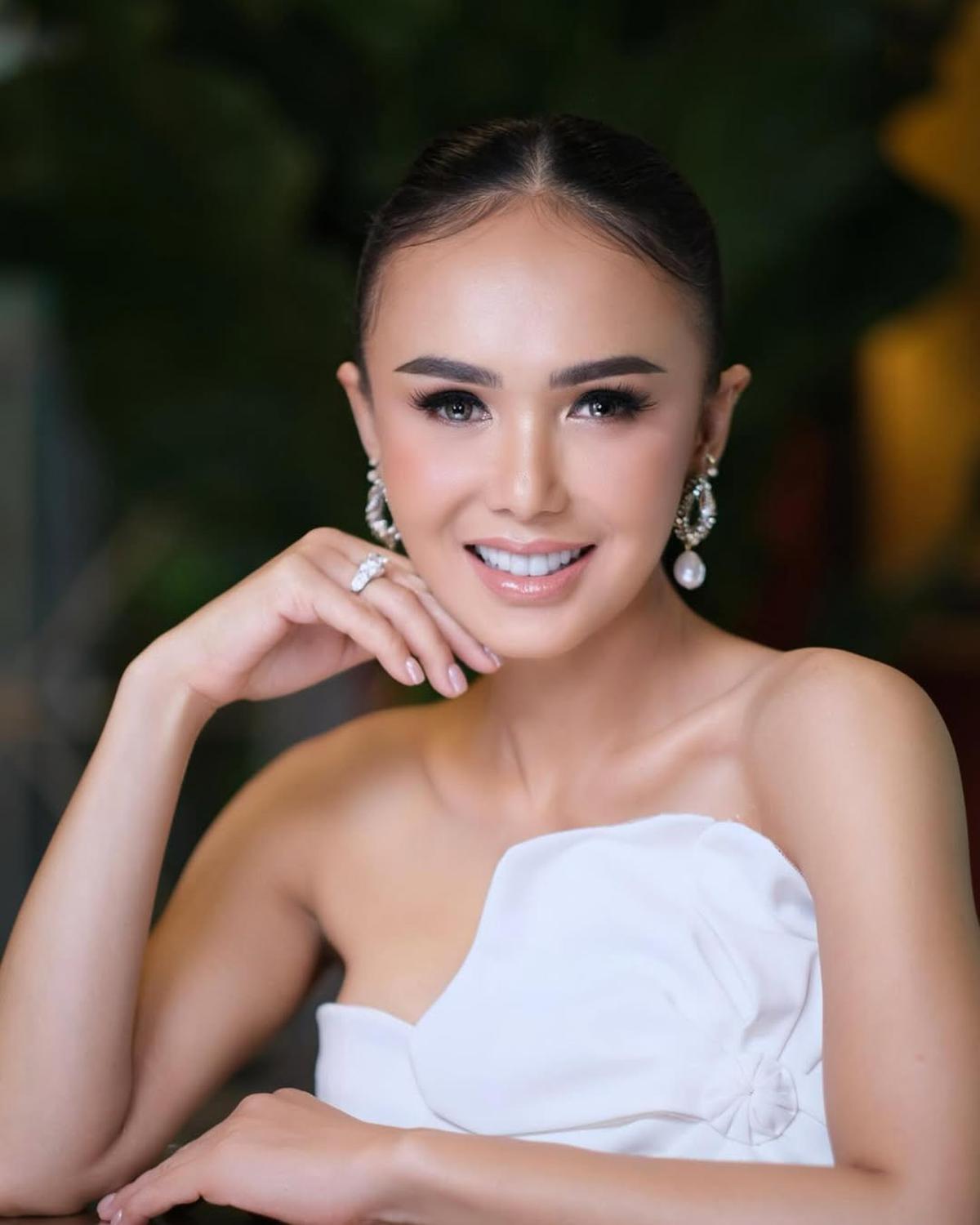 5 Potret Cantik Yuni Shara Tetap Awet Muda di Usia 52 Tahun