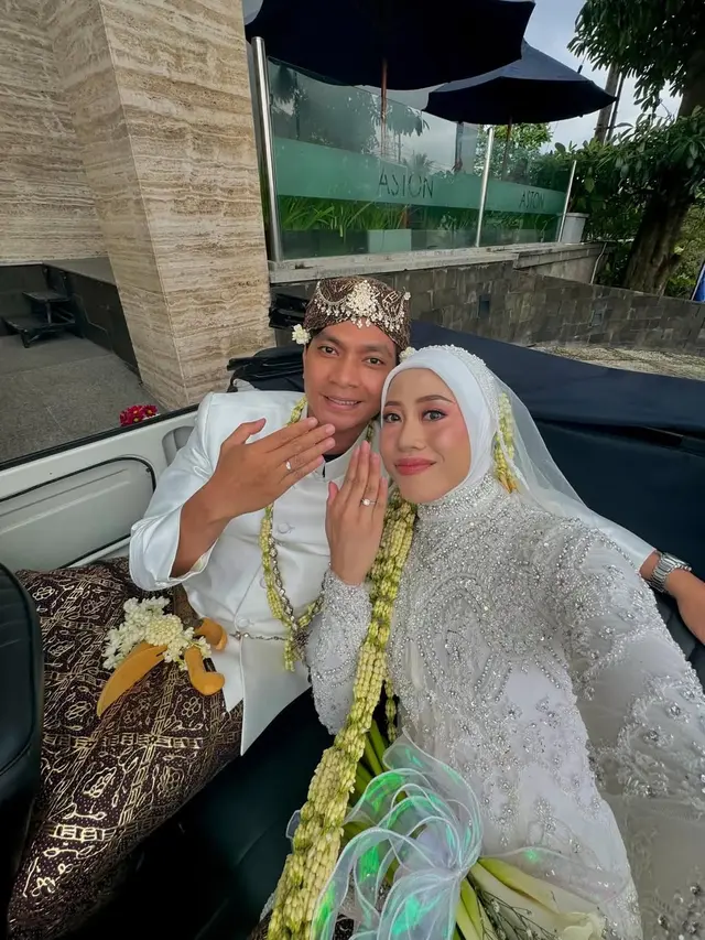 Resmi Menikah! Pemain Voli Megawati Hangestri Tampil Anggun dalam Balutan Kebaya Full Payet